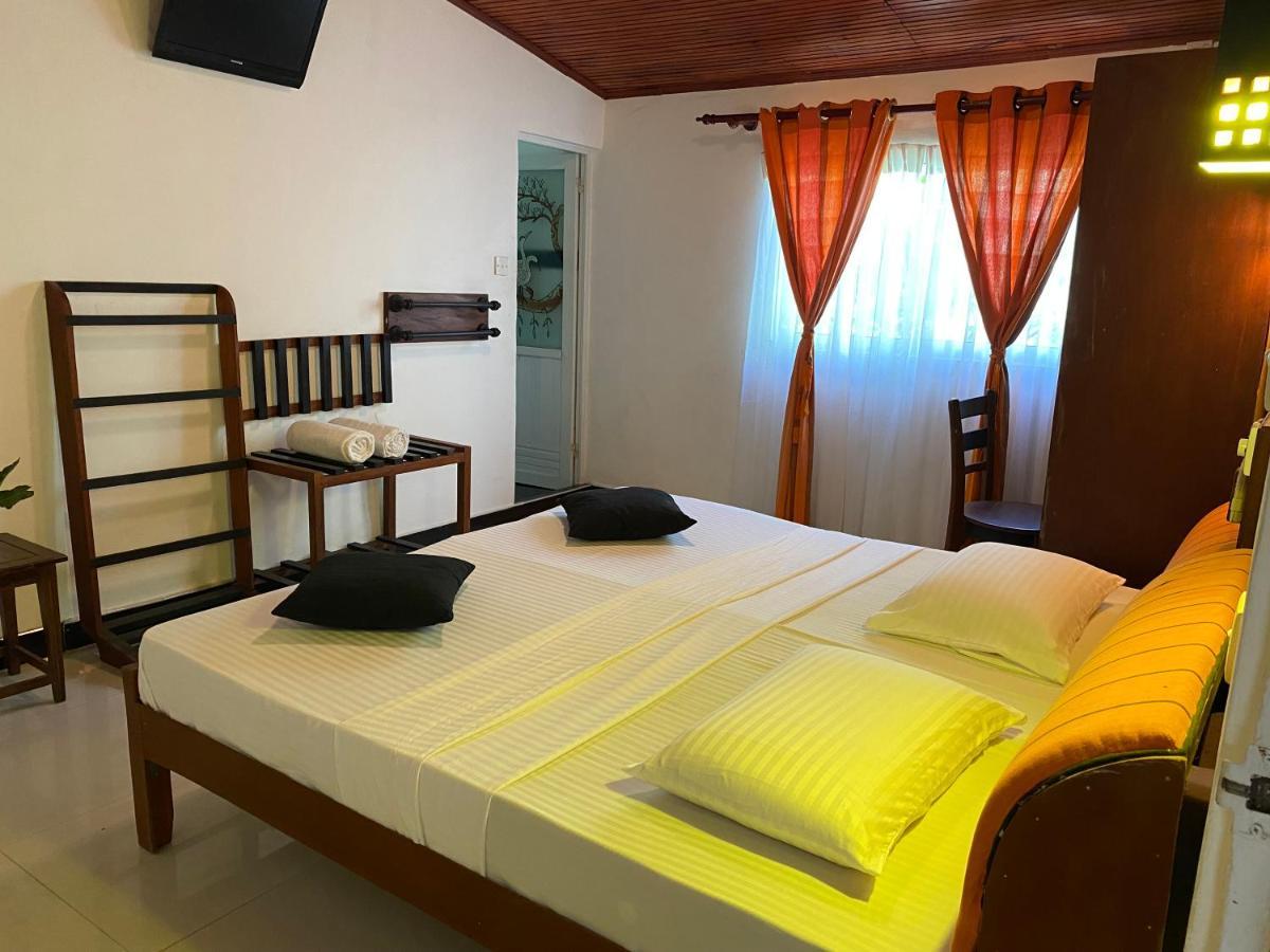 Beach Walk Hotel Unawatuna Luaran gambar